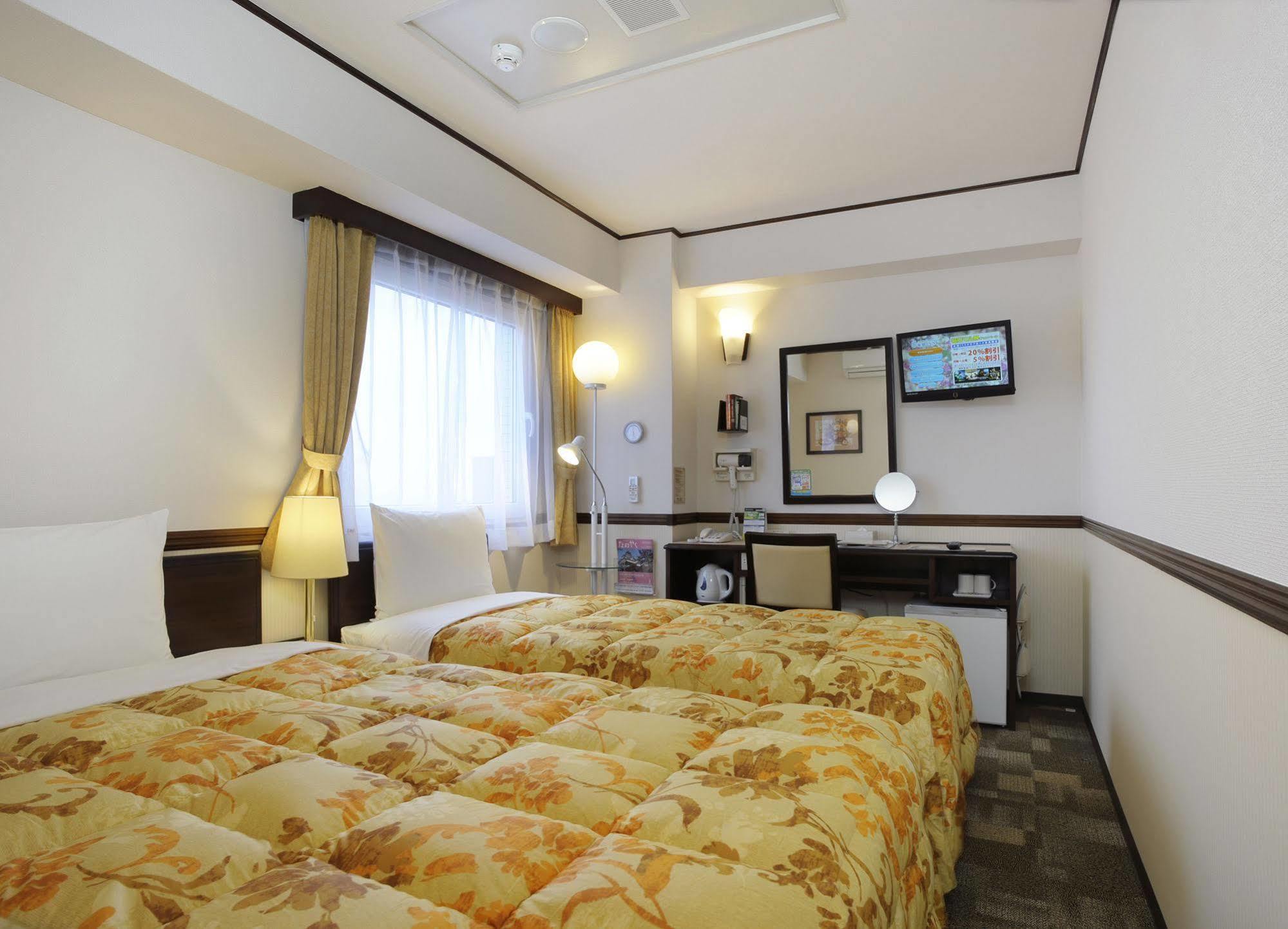 Toyoko Inn Kofu-Eki Minami-Guchi No.1 Zewnętrze zdjęcie