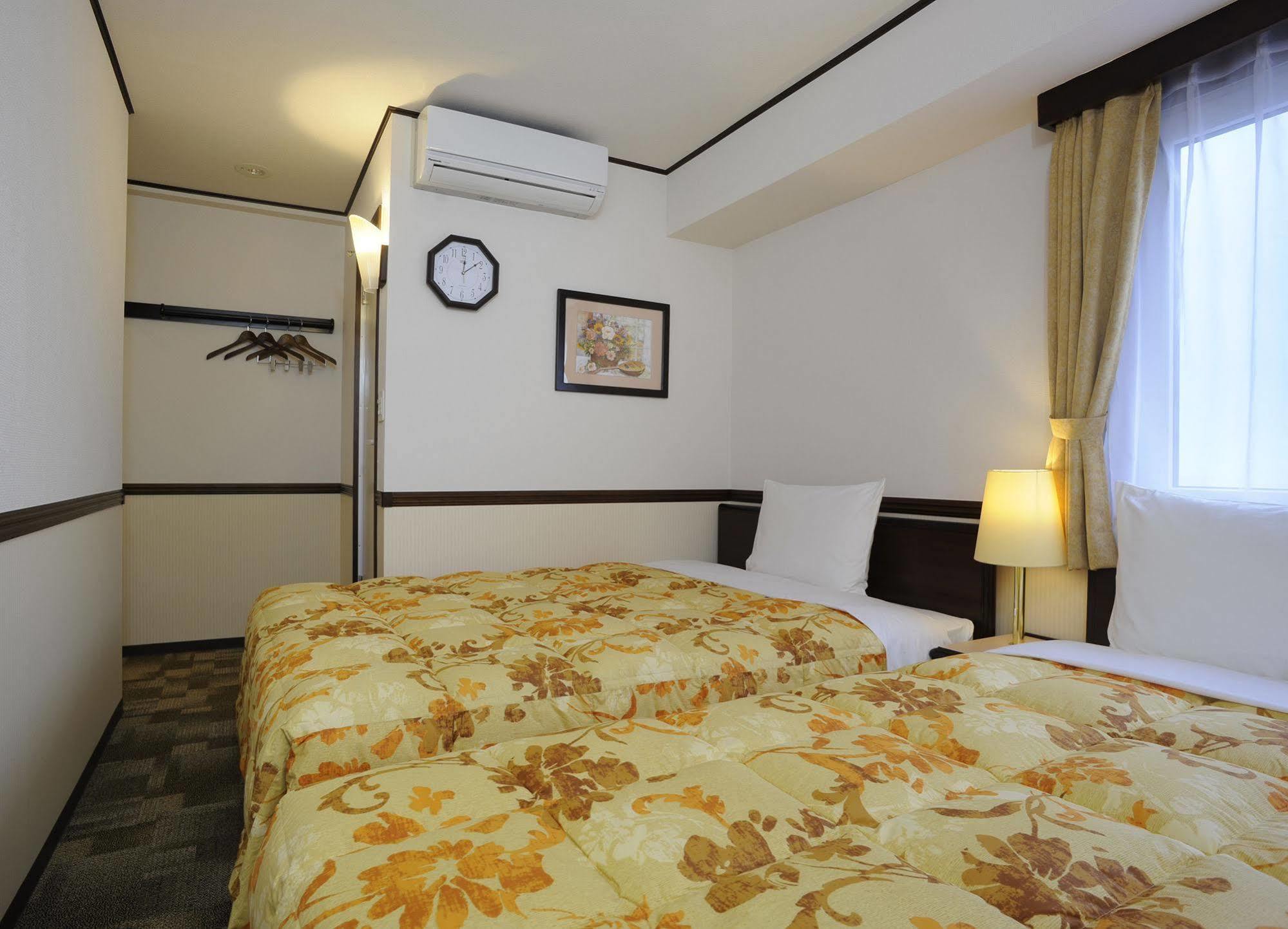 Toyoko Inn Kofu-Eki Minami-Guchi No.1 Zewnętrze zdjęcie