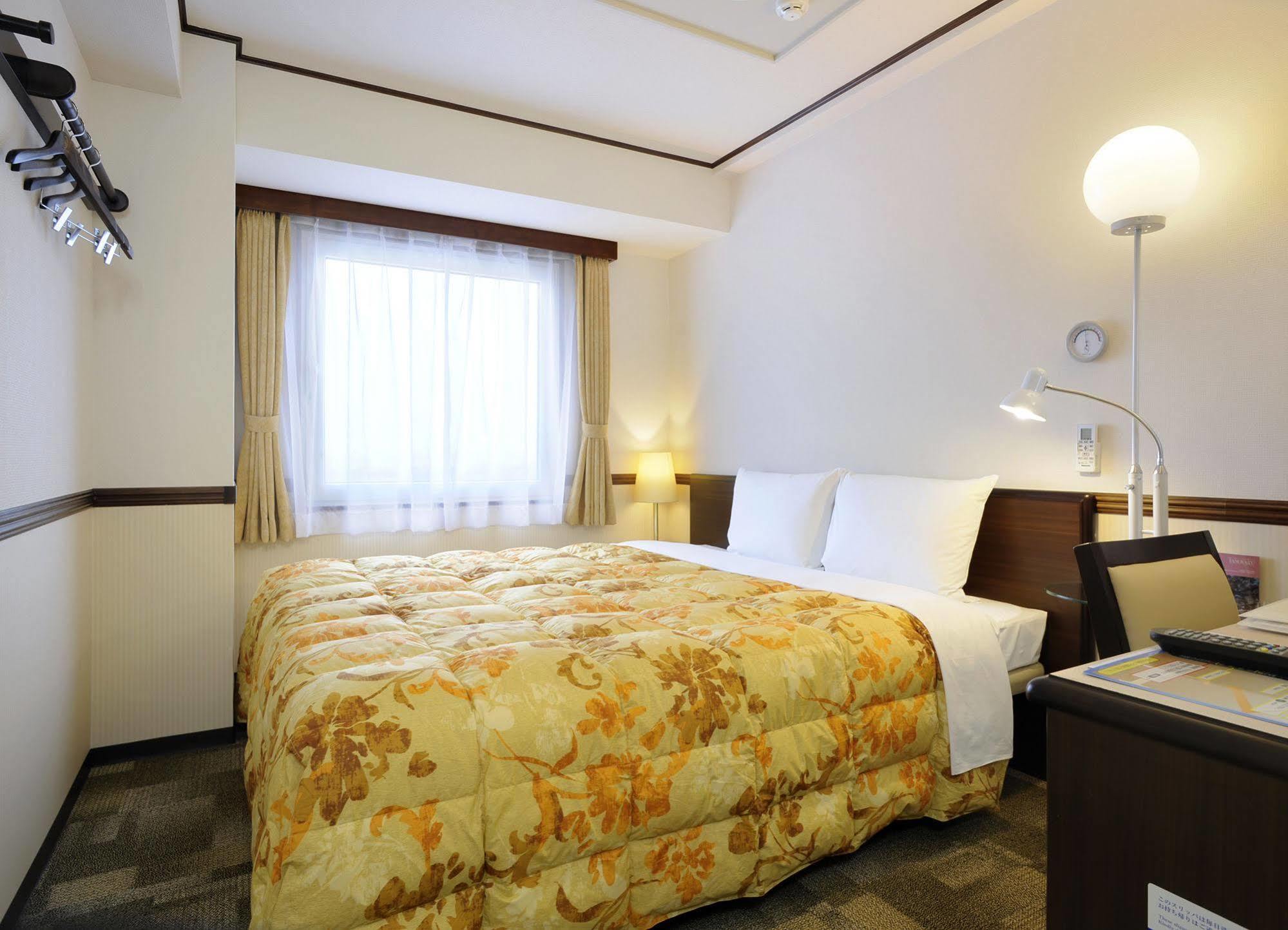 Toyoko Inn Kofu-Eki Minami-Guchi No.1 Zewnętrze zdjęcie