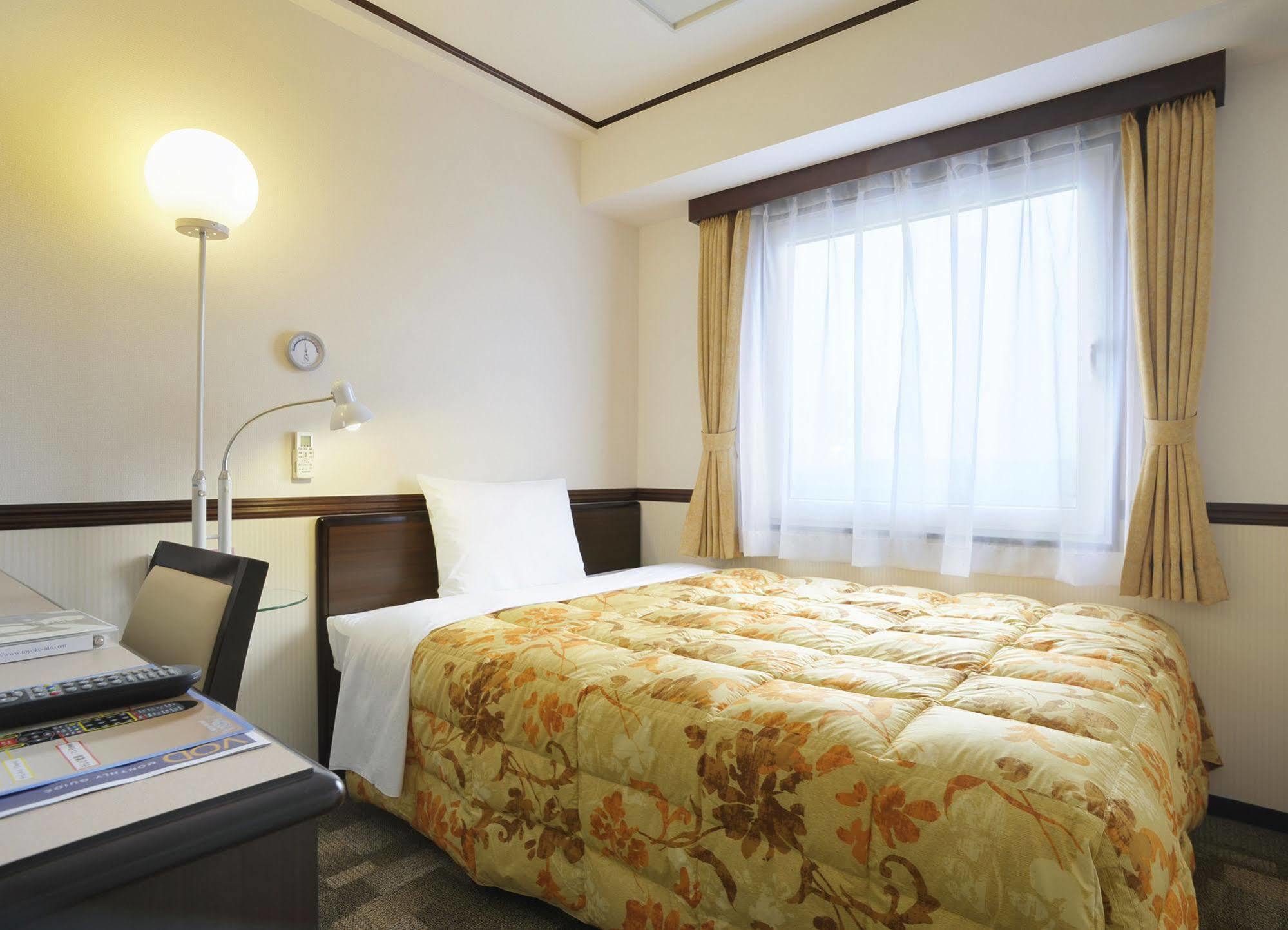 Toyoko Inn Kofu-Eki Minami-Guchi No.1 Zewnętrze zdjęcie
