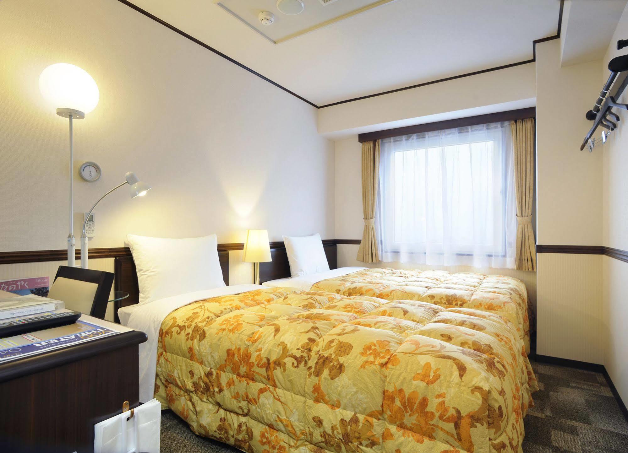 Toyoko Inn Kofu-Eki Minami-Guchi No.1 Zewnętrze zdjęcie