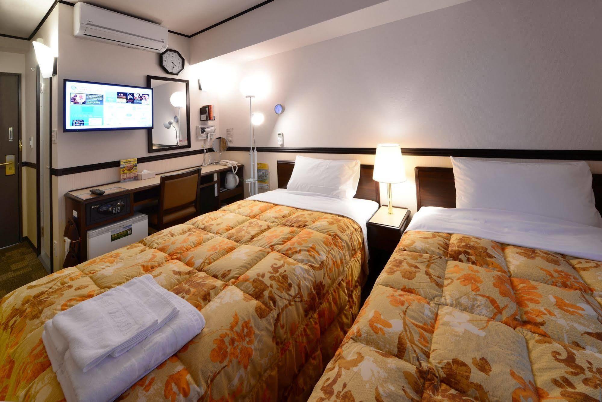 Toyoko Inn Kofu-Eki Minami-Guchi No.1 Zewnętrze zdjęcie