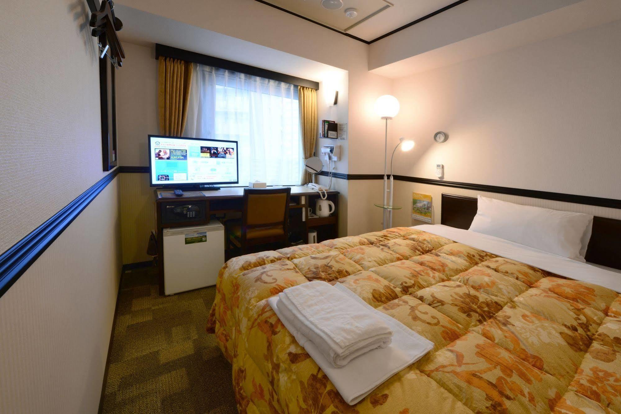Toyoko Inn Kofu-Eki Minami-Guchi No.1 Zewnętrze zdjęcie