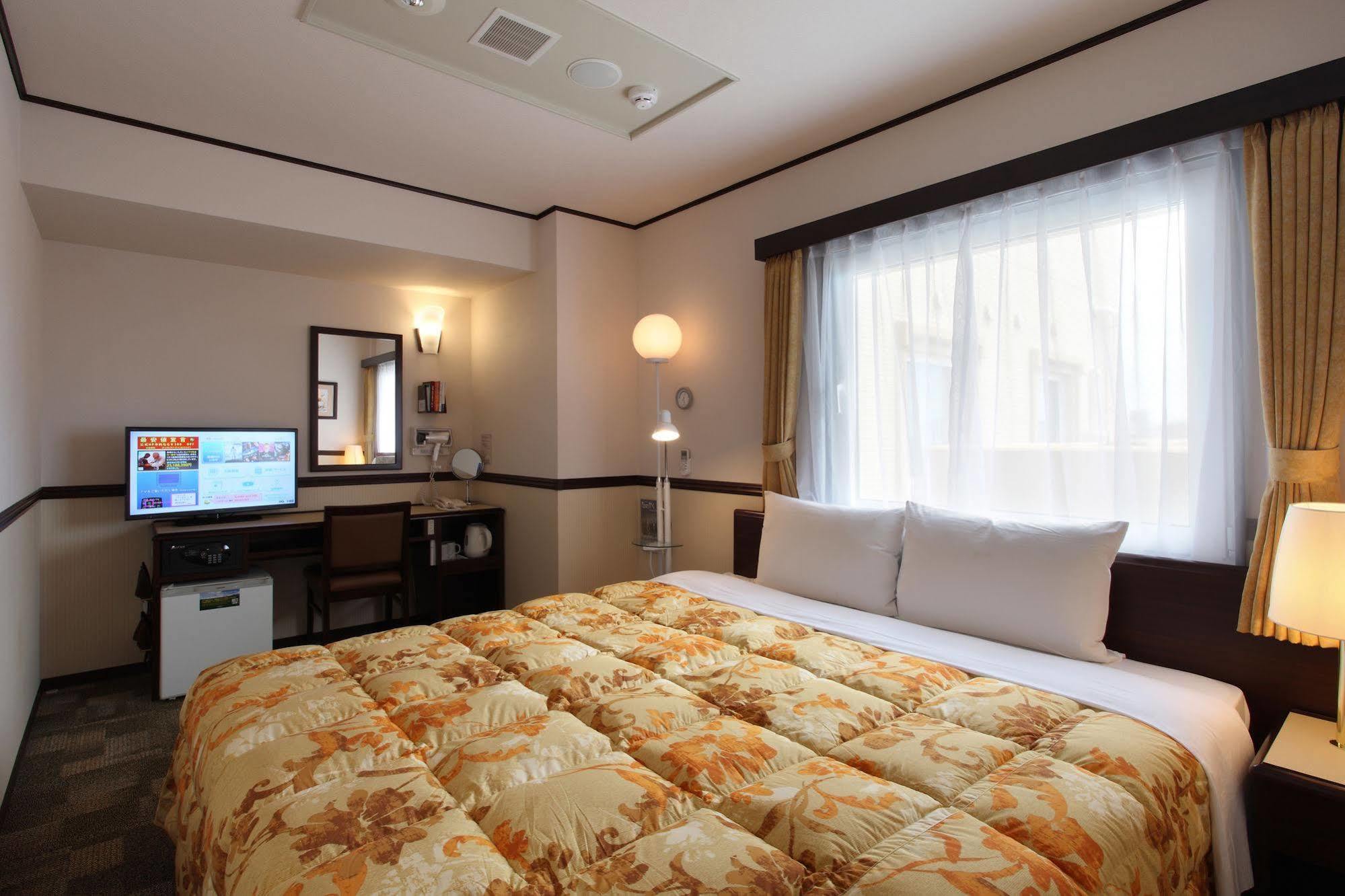 Toyoko Inn Kofu-Eki Minami-Guchi No.1 Zewnętrze zdjęcie